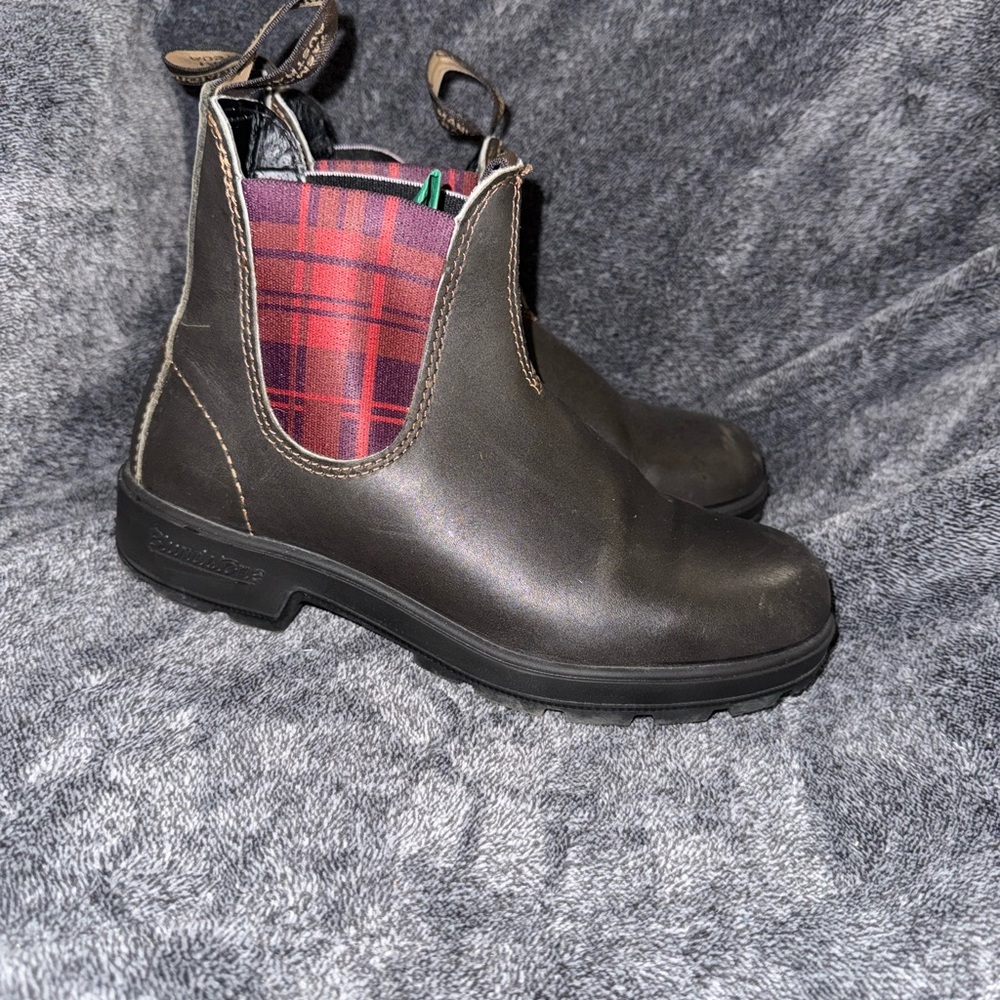 Like New Blundstones 4.5 FIT LIKE 7.5 or 8!